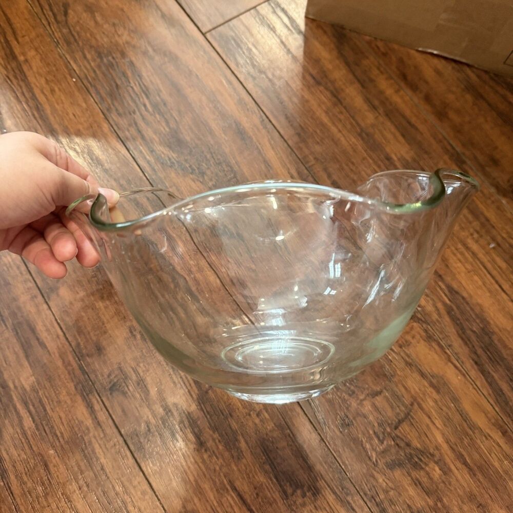 Vintage Serving Bowl Scalloped Wavy Glass Edge Heavy Clear Decor Server-ware, C3